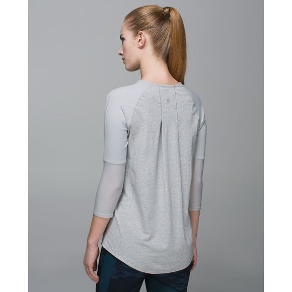 Lululemon Clip-In Long Sleeve Heathered Silver Spoon Top Sz.4 - Picture 2 of 5